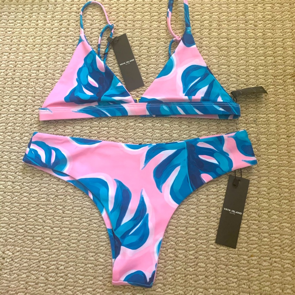 Vaya Island Bikini Set NWT size small